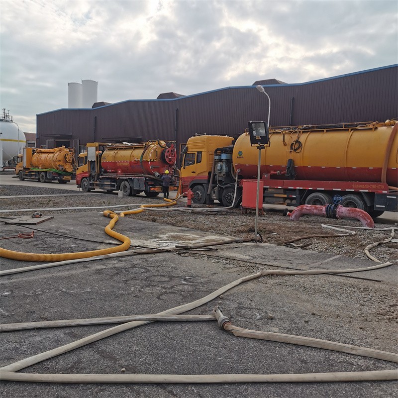 二连浩特污水池清理